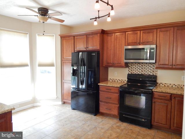 862 N WATERFORD LN, Wilmington, DE 19808