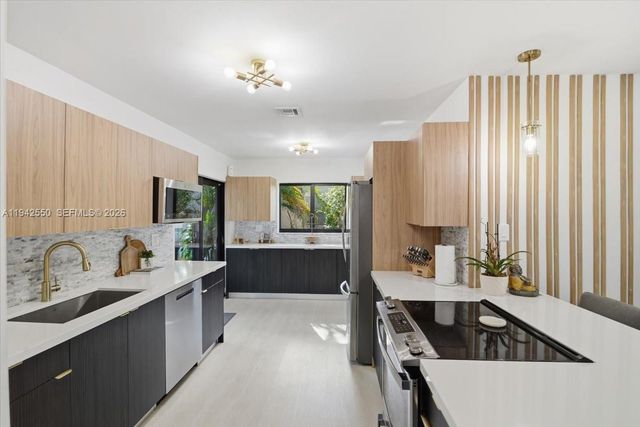 3958 NW 19th Ave, Oakland Park, FL 33309