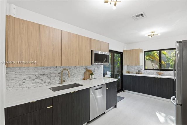 3958 NW 19th Ave, Oakland Park, FL 33309