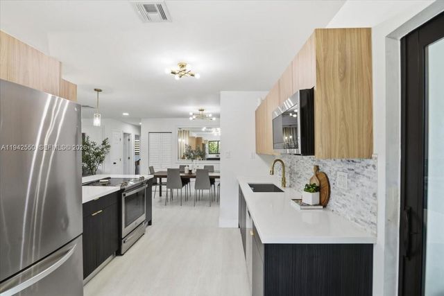 3958 NW 19th Ave, Oakland Park, FL 33309