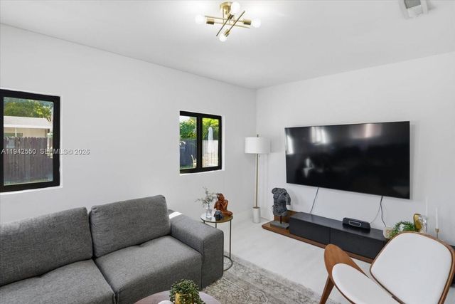 3958 NW 19th Ave, Oakland Park, FL 33309