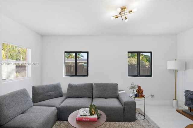 3958 NW 19th Ave, Oakland Park, FL 33309