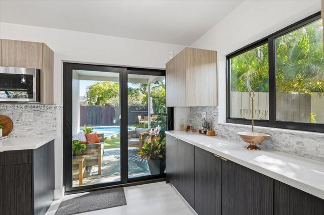 3958 NW 19th Ave, Oakland Park, FL 33309