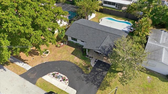 3958 NW 19th Ave, Oakland Park, FL 33309