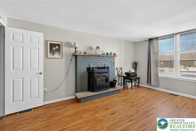 132 Woodview Drive, Trumbauersville Boro, PA 18951