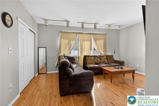 132 Woodview Drive, Trumbauersville Boro, PA 18951