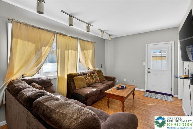 132 Woodview Drive, Trumbauersville Boro, PA 18951