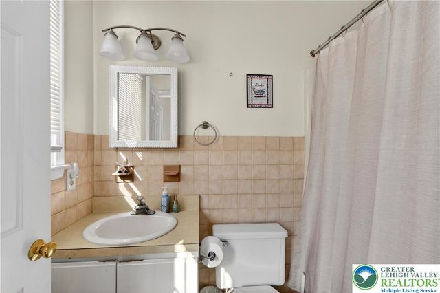 132 Woodview Drive, Trumbauersville Boro, PA 18951