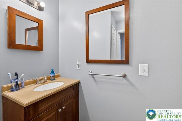 132 Woodview Drive, Trumbauersville Boro, PA 18951