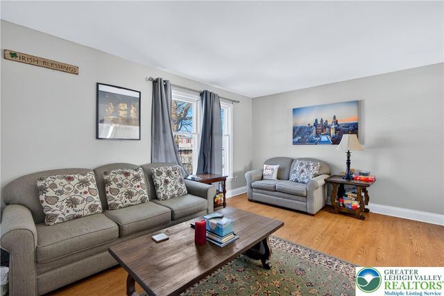 132 Woodview Drive, Trumbauersville Boro, PA 18951