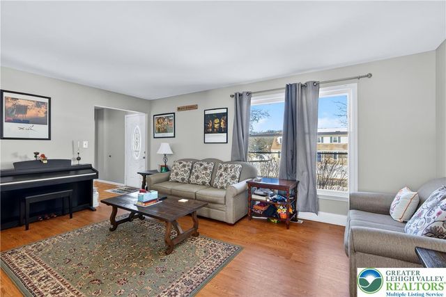 132 Woodview Drive, Trumbauersville Boro, PA 18951