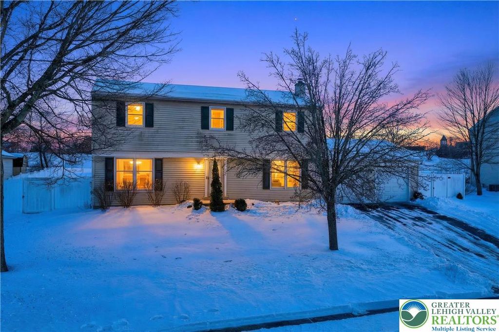 132 Woodview Drive, Trumbauersville Boro, PA 18951