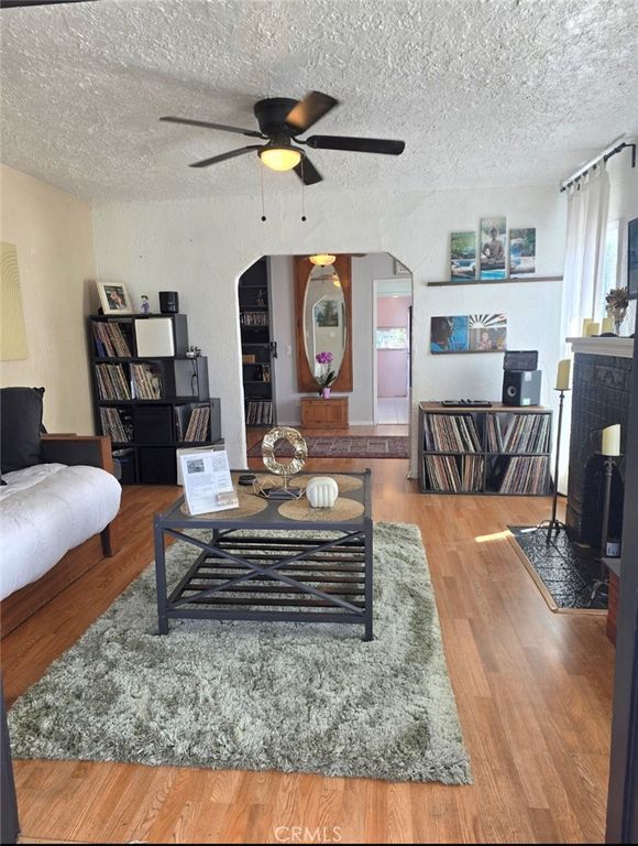 Image 7 of property listing at 2000 82nd, Oakland, CA 94621