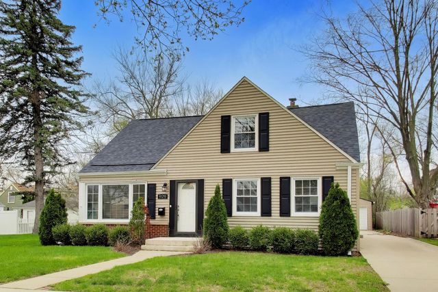 909 E Oakton Street, Arlington Heights, IL 60004