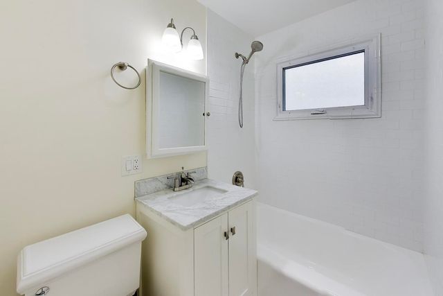 909 E Oakton Street, Arlington Heights, IL 60004