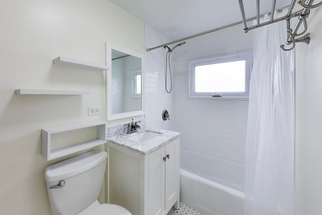 909 E Oakton Street, Arlington Heights, IL 60004