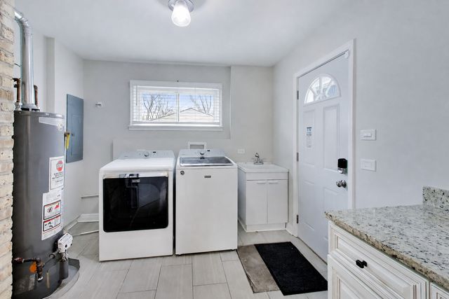 909 E Oakton Street, Arlington Heights, IL 60004