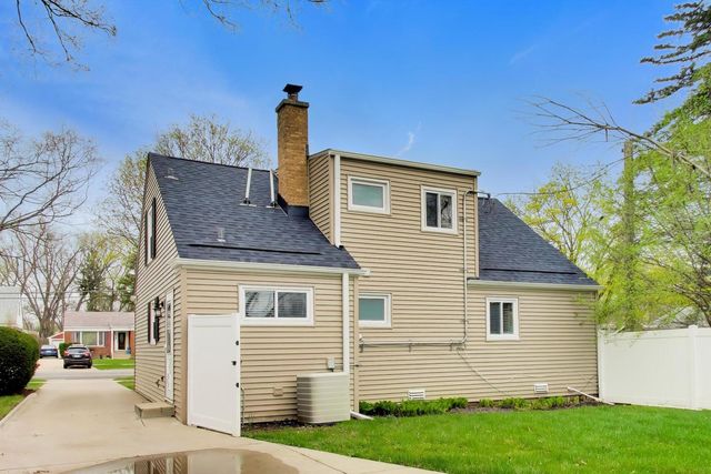 909 E Oakton Street, Arlington Heights, IL 60004