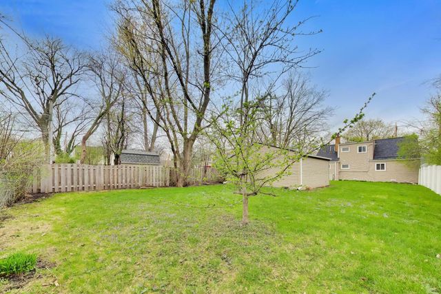 909 E Oakton Street, Arlington Heights, IL 60004