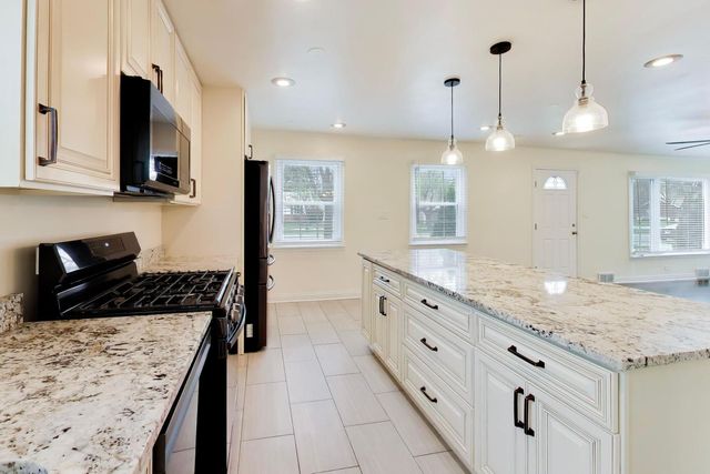 909 E Oakton Street, Arlington Heights, IL 60004