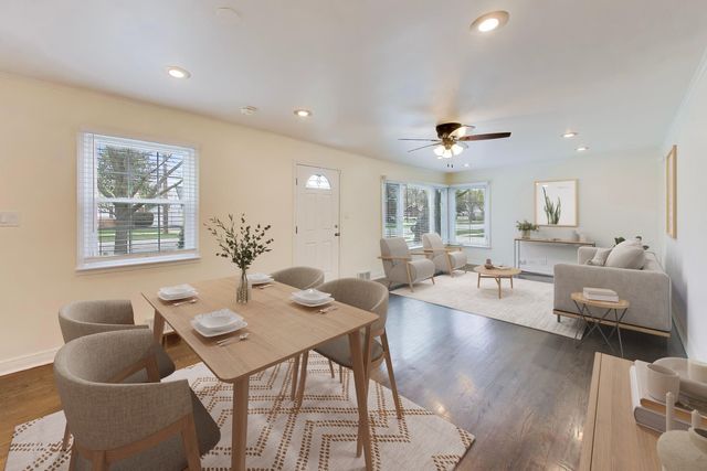 909 E Oakton Street, Arlington Heights, IL 60004