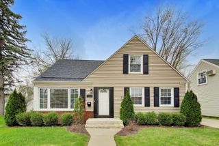 909 E Oakton Street, Arlington Heights, IL 60004