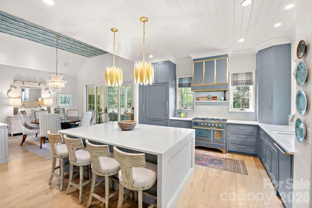 254 Huntley Place, Charlotte, NC 28207