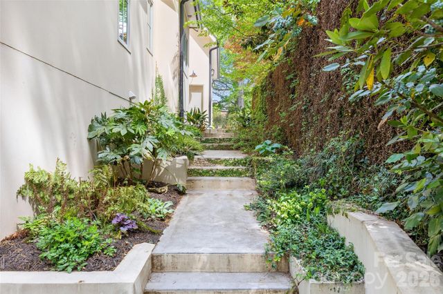 254 Huntley Place, Charlotte, NC 28207