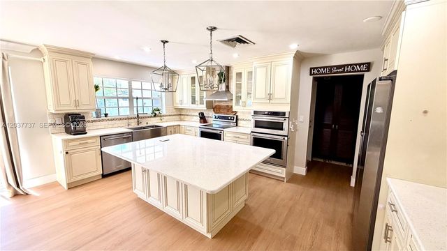 2409 Bayview Dr, Fort Lauderdale, FL 33305
