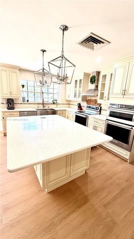2409 Bayview Dr, Fort Lauderdale, FL 33305
