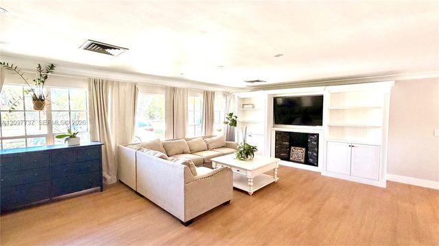 2409 Bayview Dr, Fort Lauderdale, FL 33305