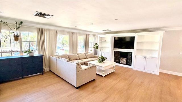 2409 Bayview Dr, Fort Lauderdale, FL 33305
