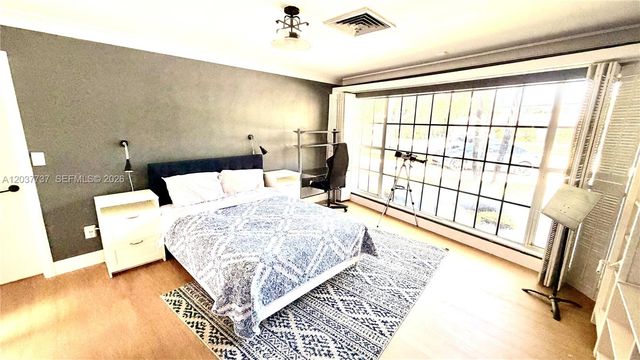 2409 Bayview Dr, Fort Lauderdale, FL 33305