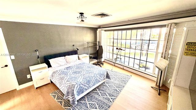 2409 Bayview Dr, Fort Lauderdale, FL 33305