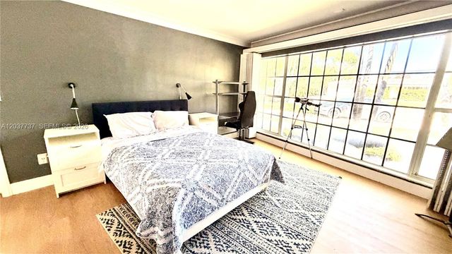 2409 Bayview Dr, Fort Lauderdale, FL 33305