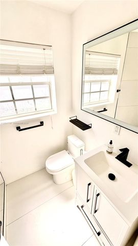 2409 Bayview Dr, Fort Lauderdale, FL 33305