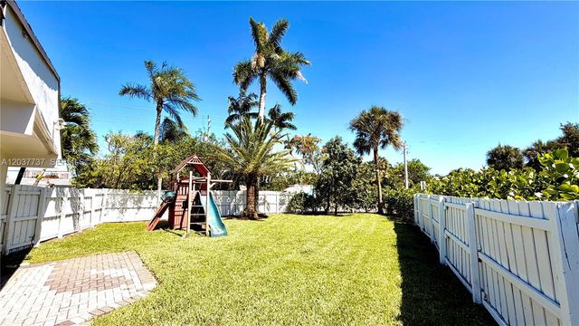 2409 Bayview Dr, Fort Lauderdale, FL 33305