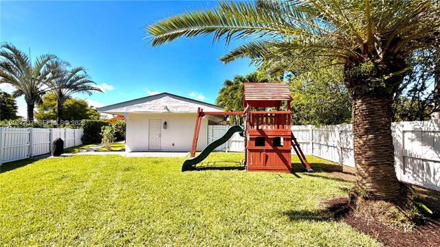2409 Bayview Dr, Fort Lauderdale, FL 33305