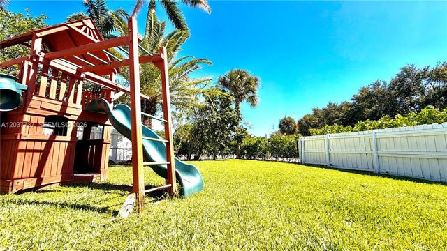 2409 Bayview Dr, Fort Lauderdale, FL 33305