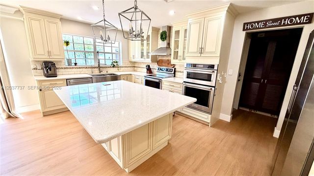 2409 Bayview Dr, Fort Lauderdale, FL 33305