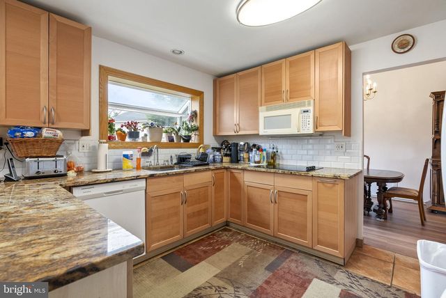 42 HORNSBY DR, Marlton, NJ 08053