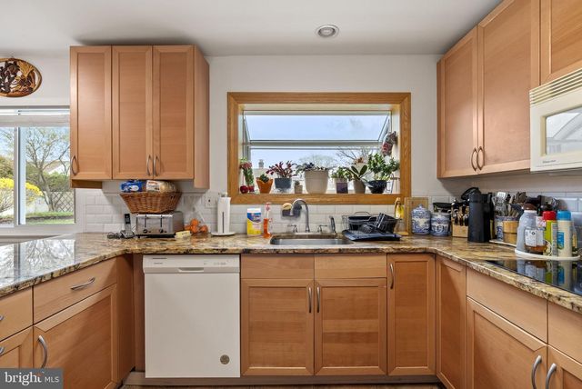 42 HORNSBY DR, Marlton, NJ 08053