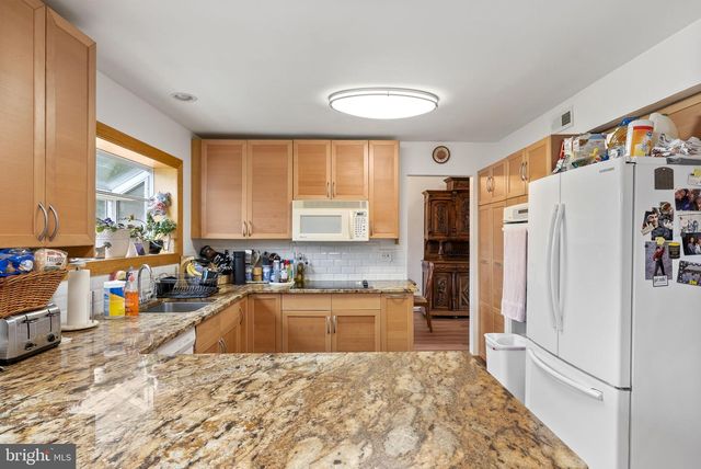 42 HORNSBY DR, Marlton, NJ 08053