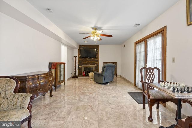 42 HORNSBY DR, Marlton, NJ 08053