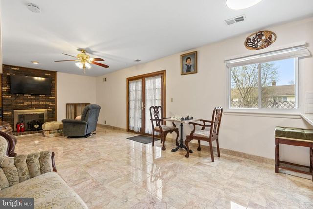 42 HORNSBY DR, Marlton, NJ 08053