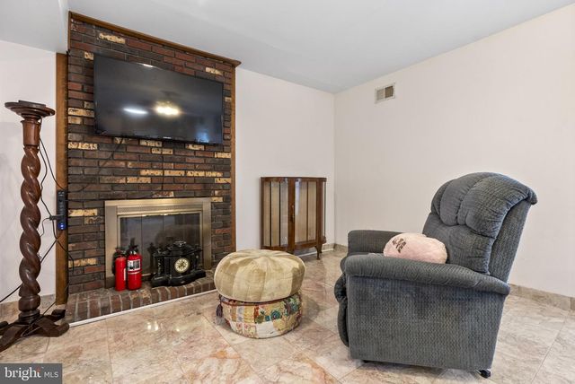 42 HORNSBY DR, Marlton, NJ 08053