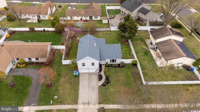 42 HORNSBY DR, Marlton, NJ 08053