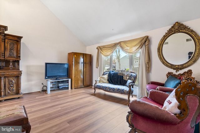 42 HORNSBY DR, Marlton, NJ 08053
