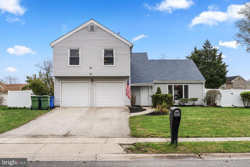 42 HORNSBY DR, Marlton, NJ 08053
