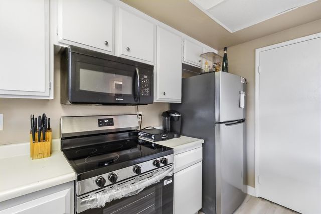 3614 Larchmont Square Ln, Sacramento, CA 95821